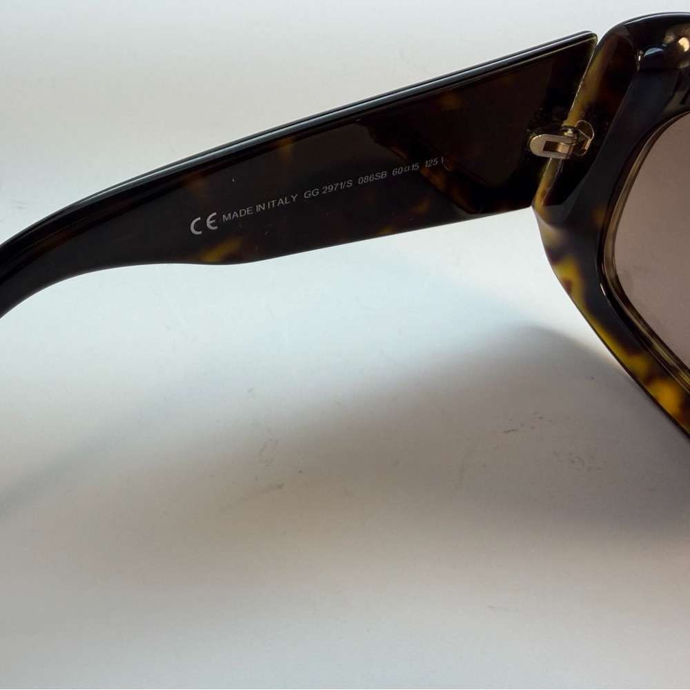 Vintage Gucci Black & Tortoise Sunglasses with Gold GG Emblem - Picture 5 of 9